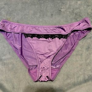 NWOT b.tempted purple black lace trim bikini size M